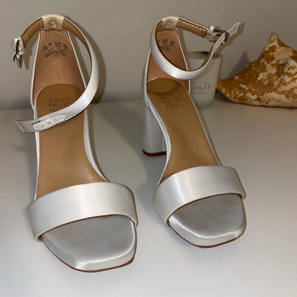 Naturalizer pearl white satin wedding Heels